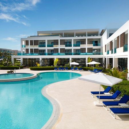 Serenade Punta Cana Beach & Spa Resort Exterior foto The pool at the Hard Rock Hotel