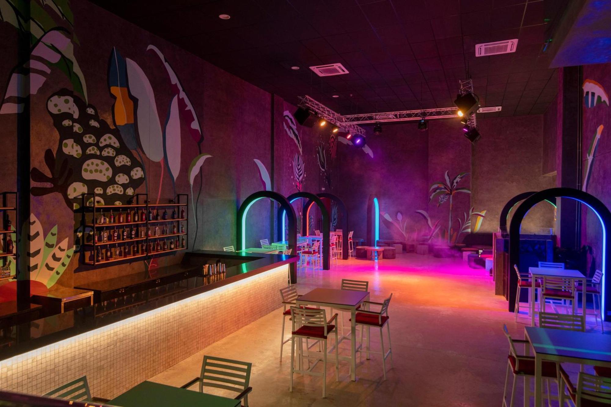 Serenade Punta Cana Beach & Spa Resort Exterior foto The interior of the nightclub