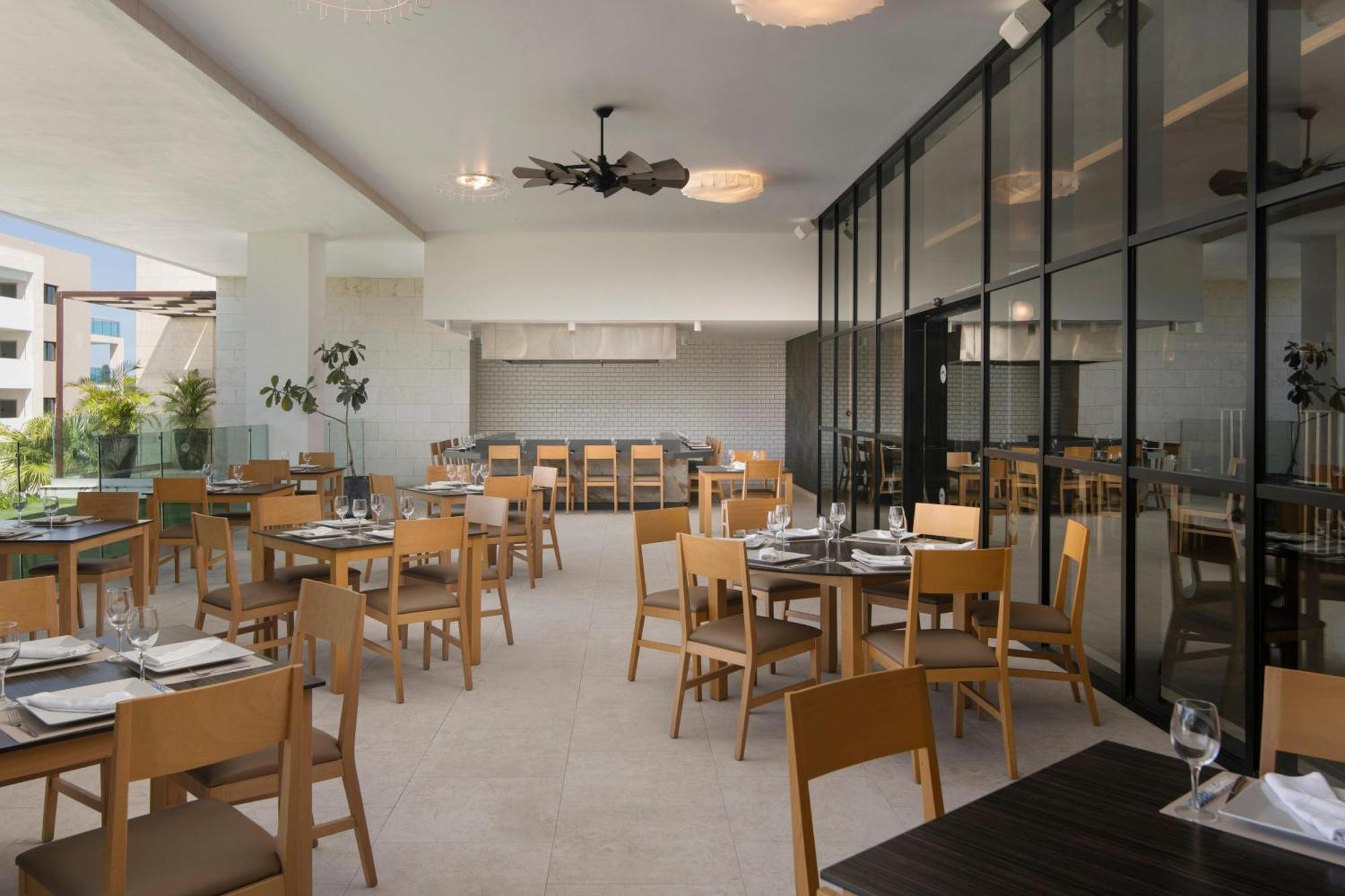 Serenade Punta Cana Beach & Spa Resort Exterior foto The restaurant