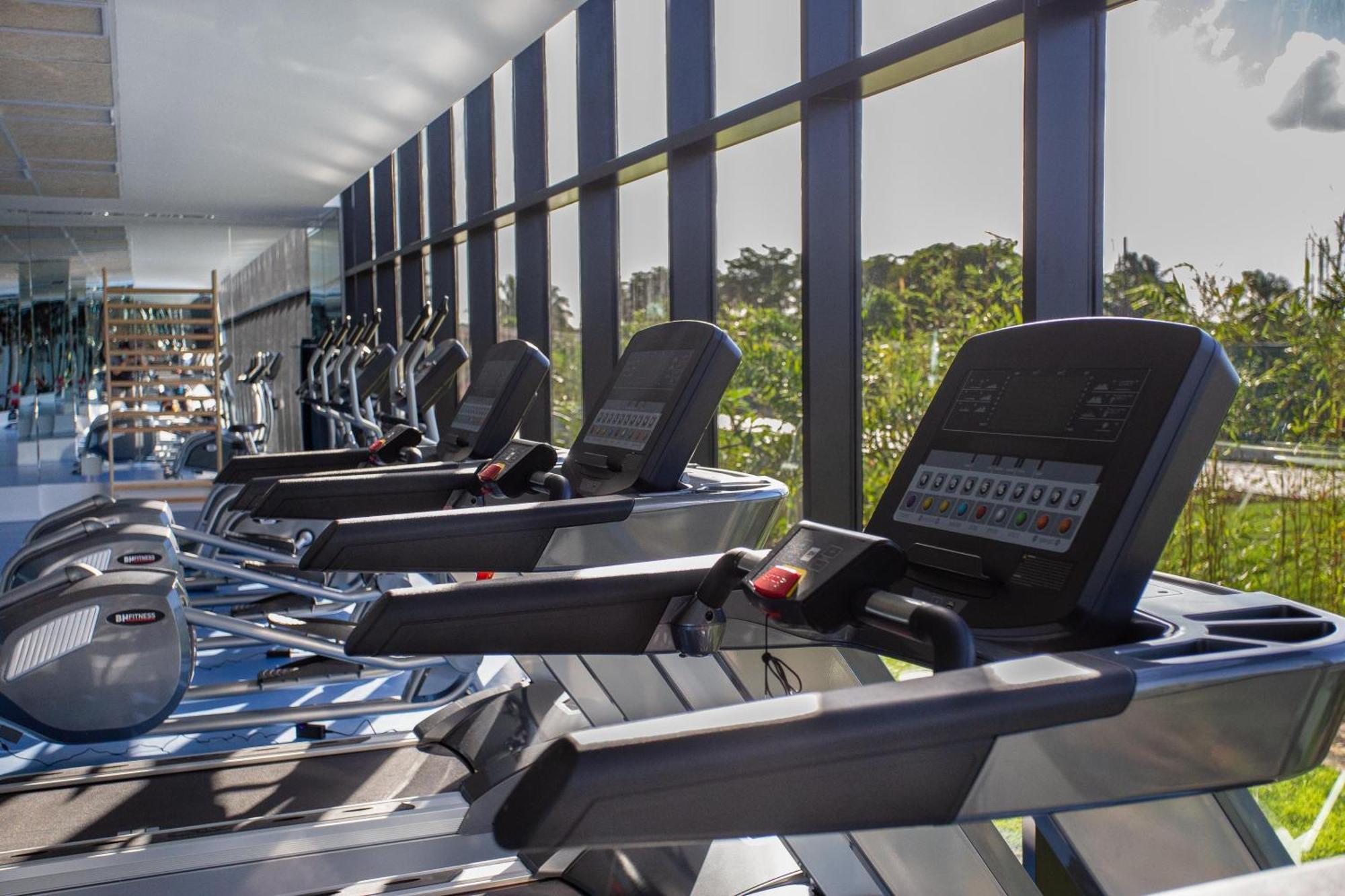 Serenade Punta Cana Beach & Spa Resort Exterior foto The gym at the hotel