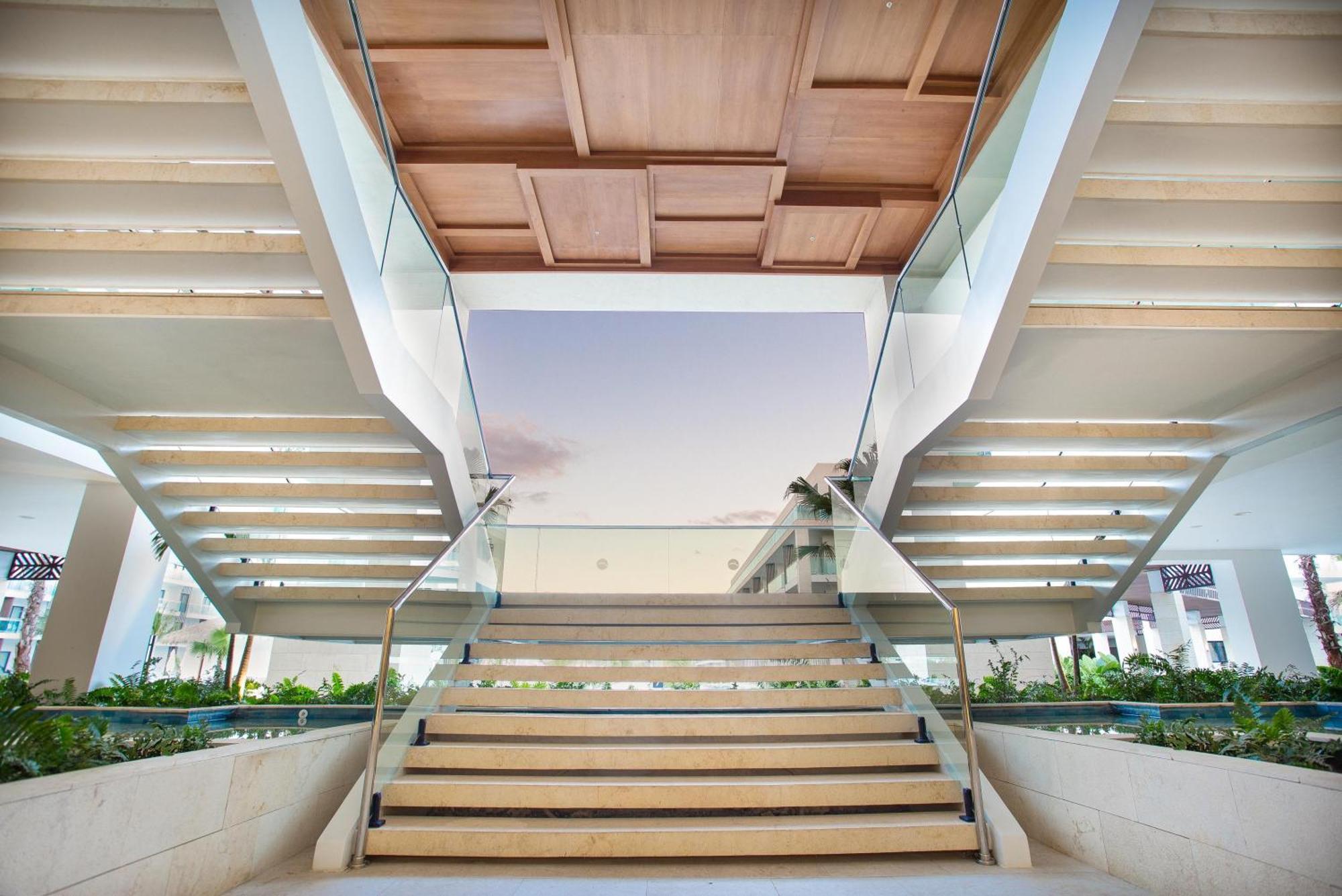 Serenade Punta Cana Beach & Spa Resort Exterior foto The staircase at the entrance of the building