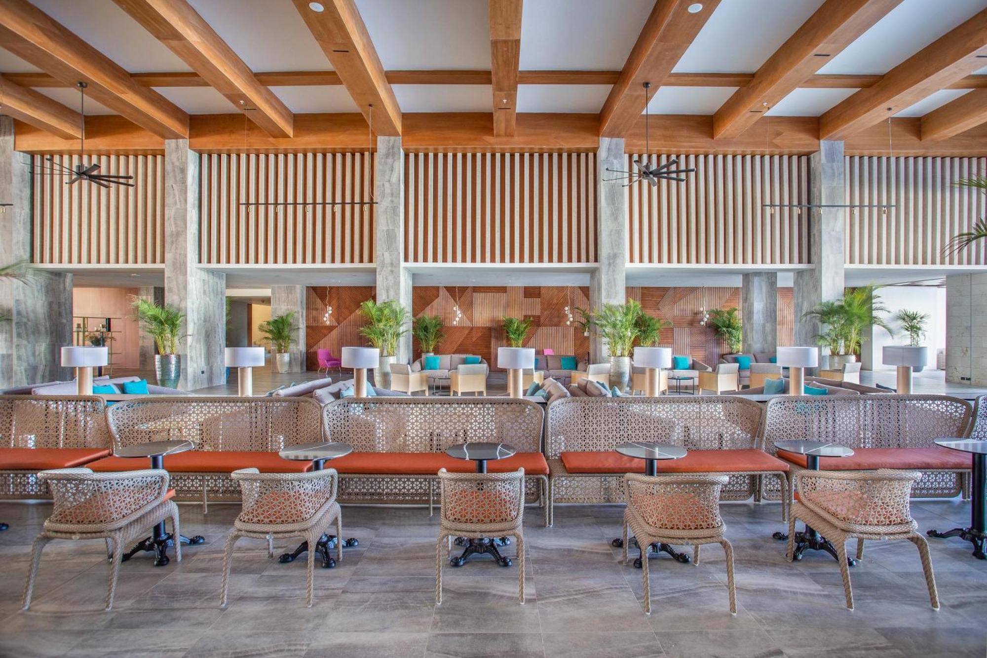 Serenade Punta Cana Beach & Spa Resort Exterior foto The interior of the lobby at the Hilton San Diego Bayfront