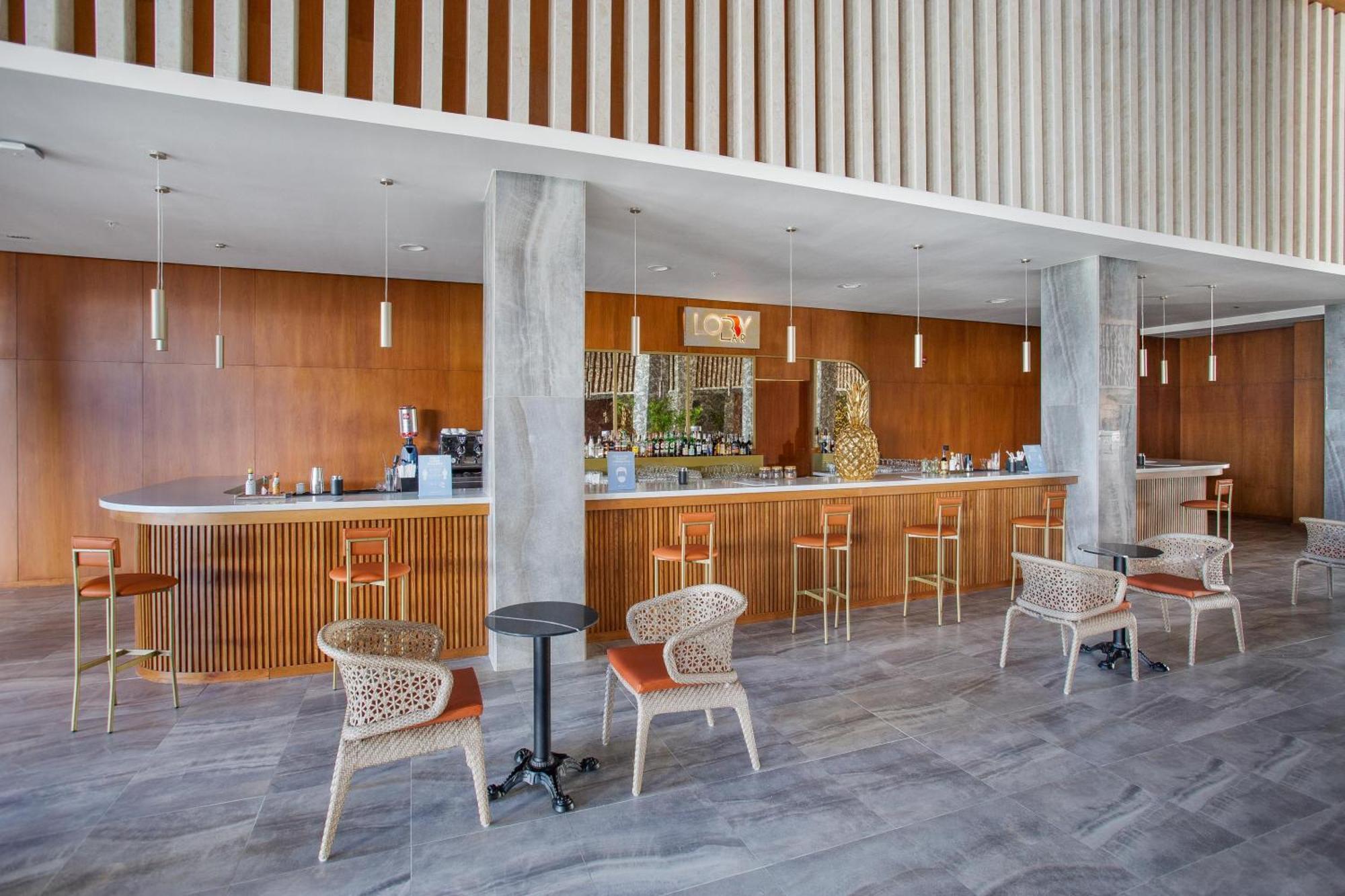 Serenade Punta Cana Beach & Spa Resort Exterior foto The bar at the National Theatre