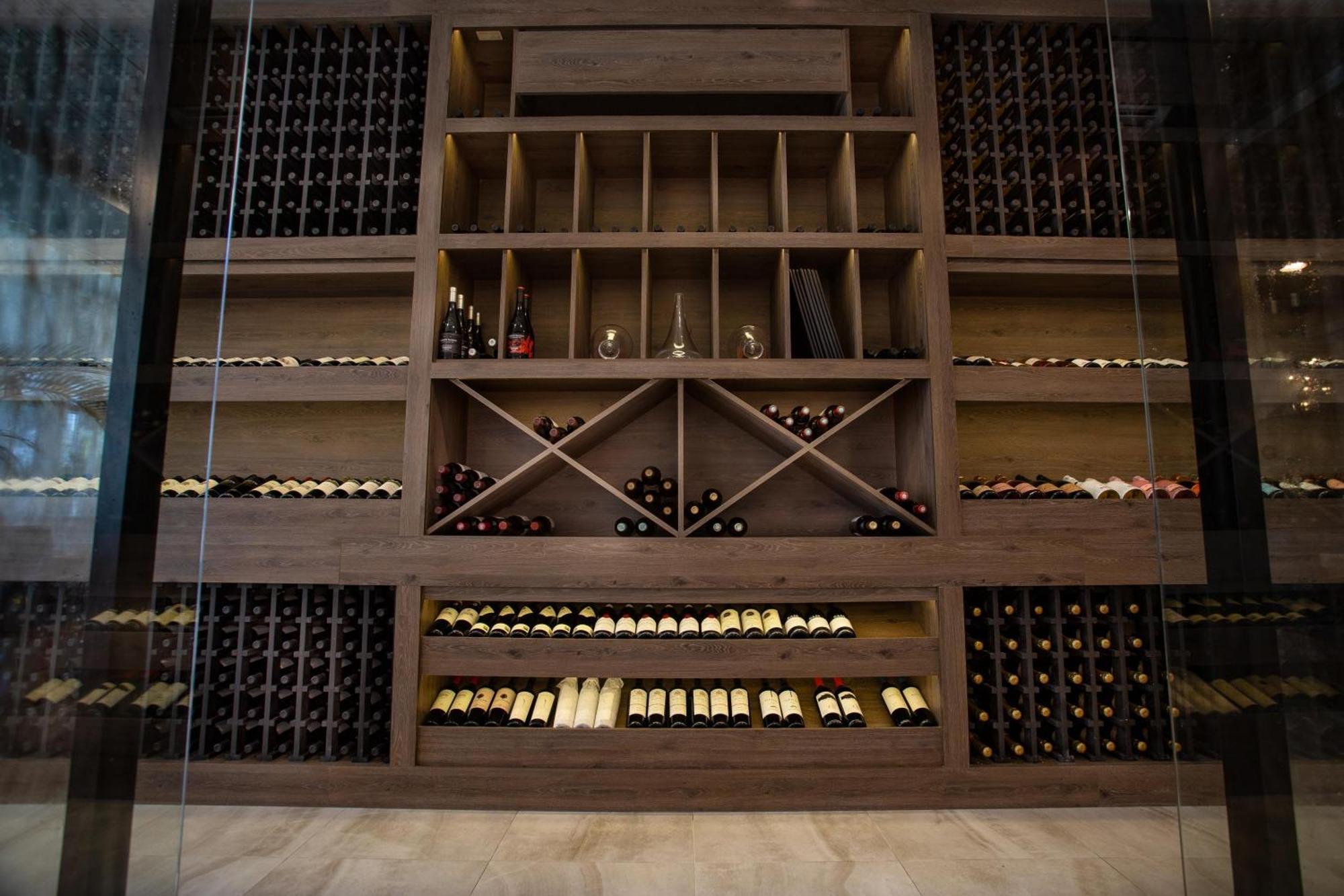 Serenade Punta Cana Beach & Spa Resort Exterior foto Wine cellar