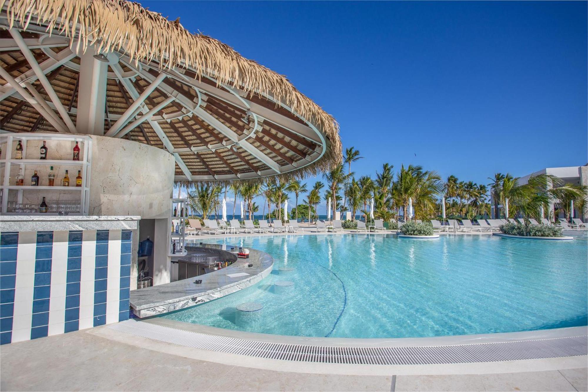 Serenade Punta Cana Beach & Spa Resort Exterior foto The pool at the Iberostar Grand Hotel Bávaro