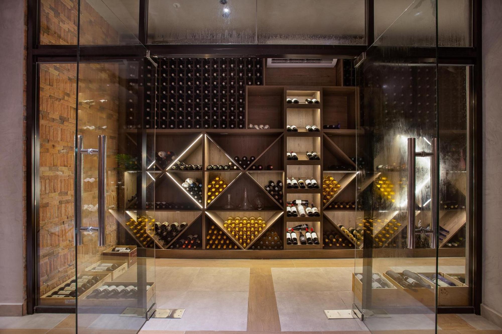 Serenade Punta Cana Beach & Spa Resort Exterior foto Wine cellar