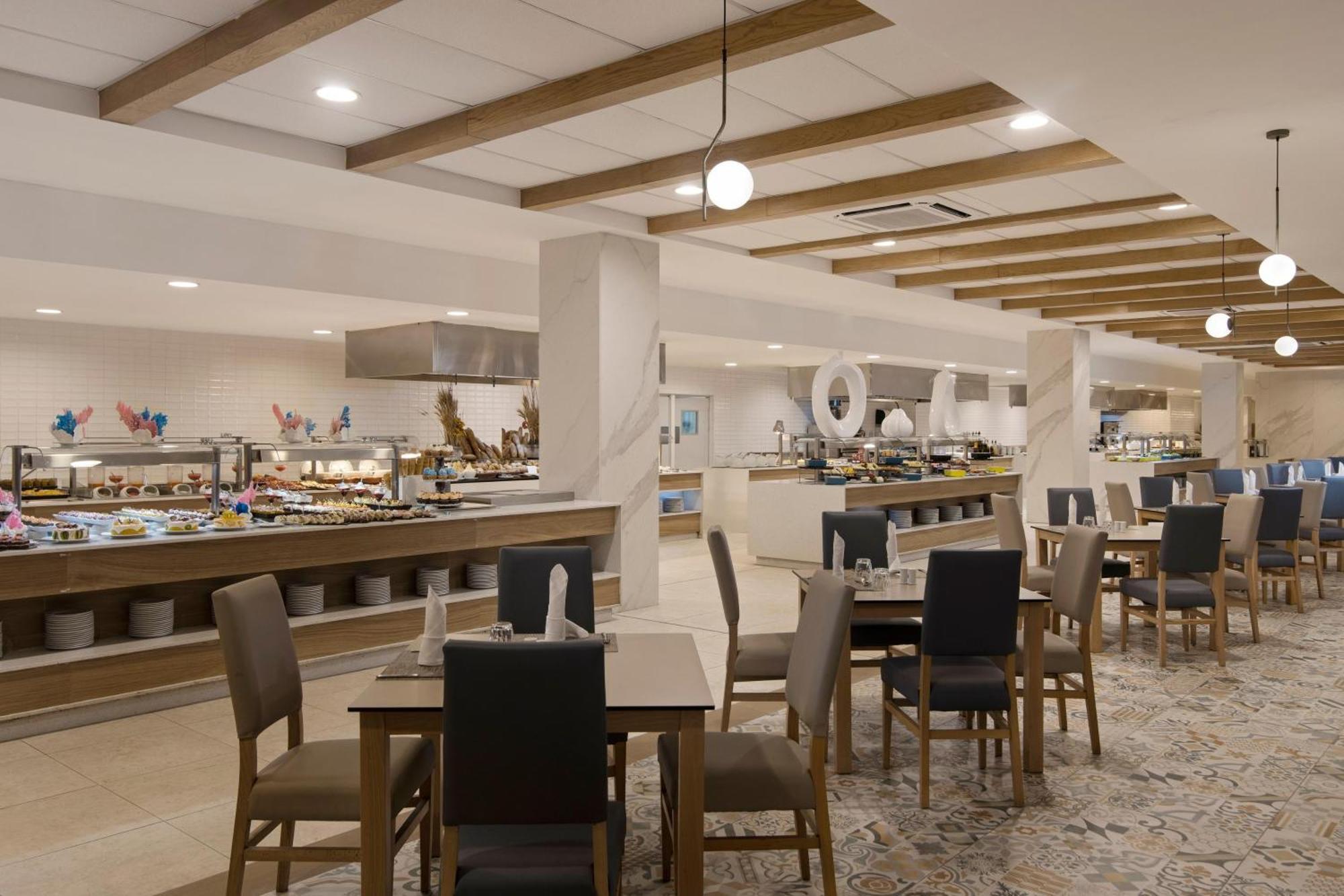 Serenade Punta Cana Beach & Spa Resort Exterior foto The buffet at the hotel