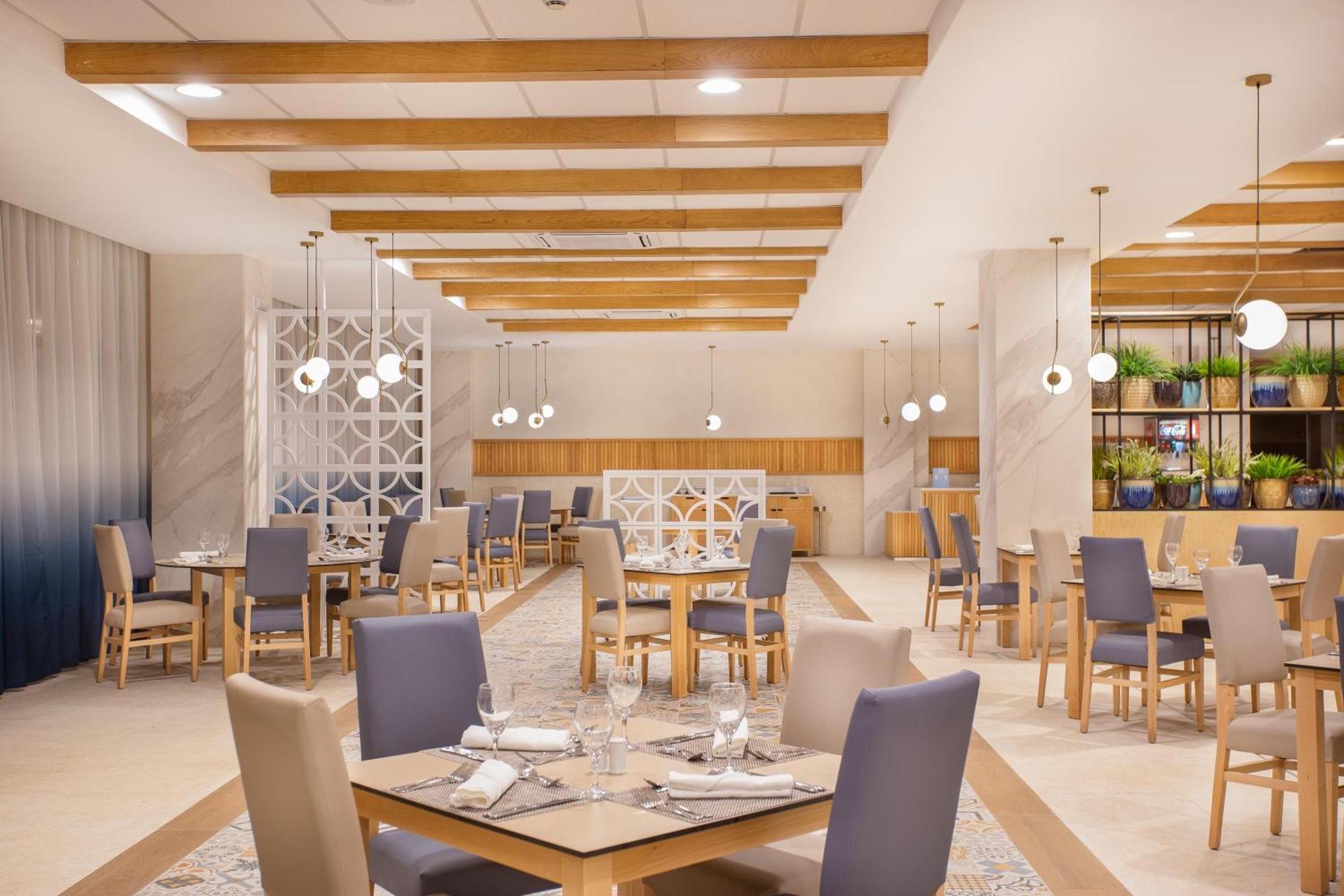 Serenade Punta Cana Beach & Spa Resort Exterior foto The restaurant