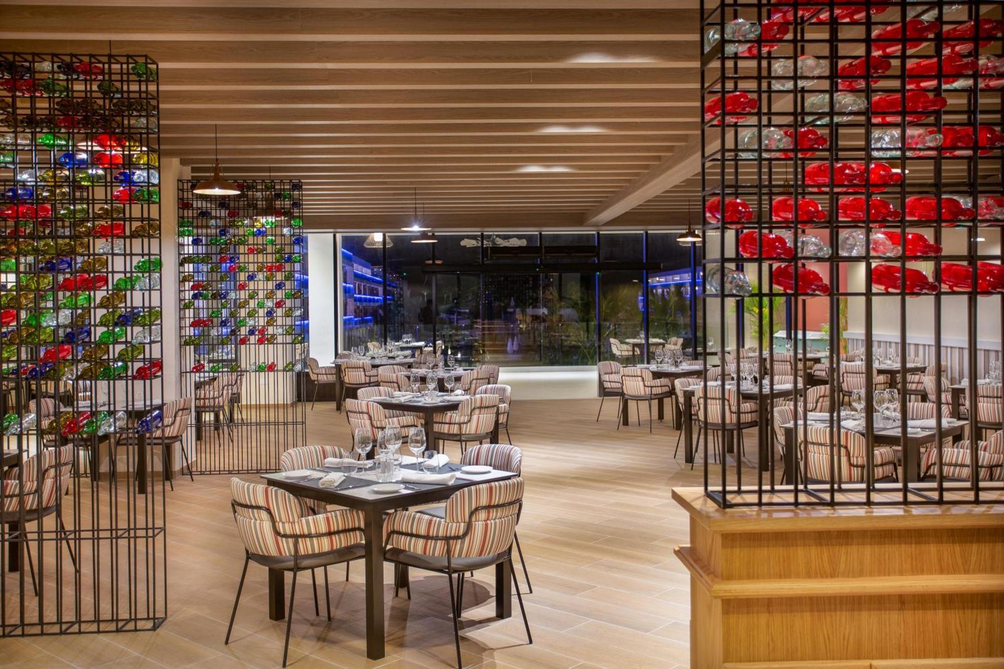 Serenade Punta Cana Beach & Spa Resort Exterior foto The restaurant