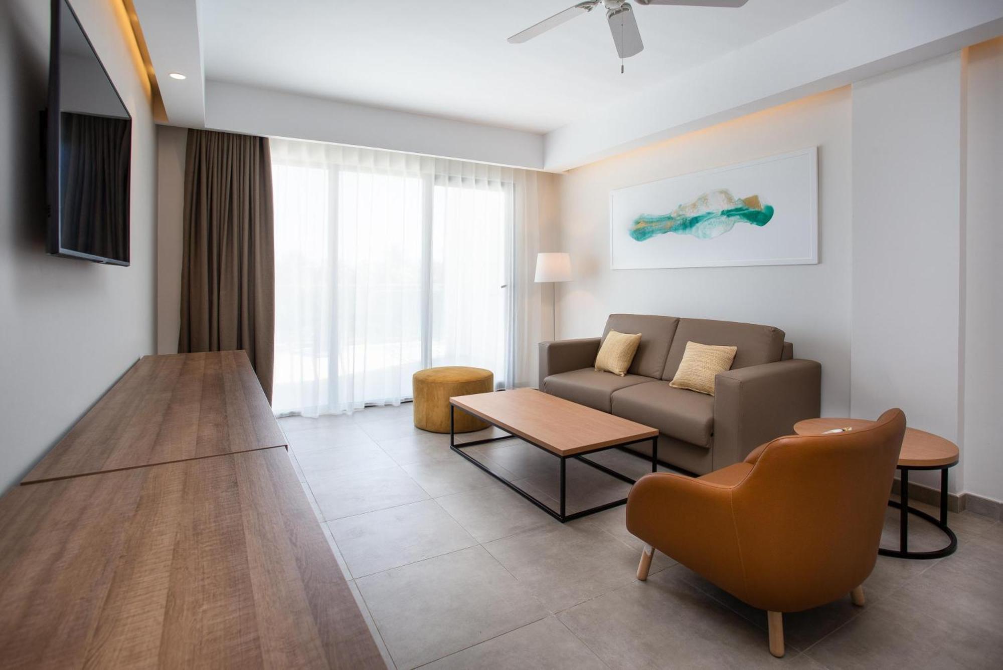Serenade Punta Cana Beach & Spa Resort Exterior foto Living room