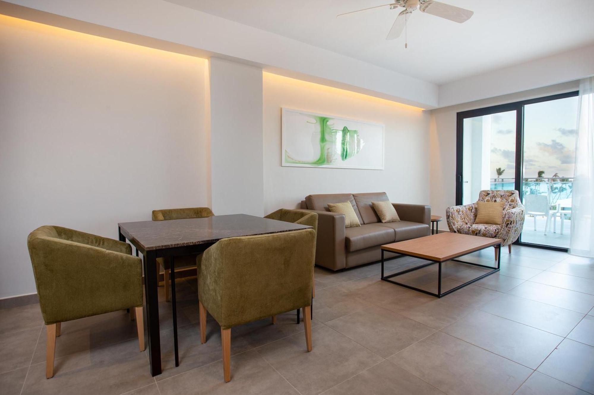 Serenade Punta Cana Beach & Spa Resort Exterior foto A living room in a condominium