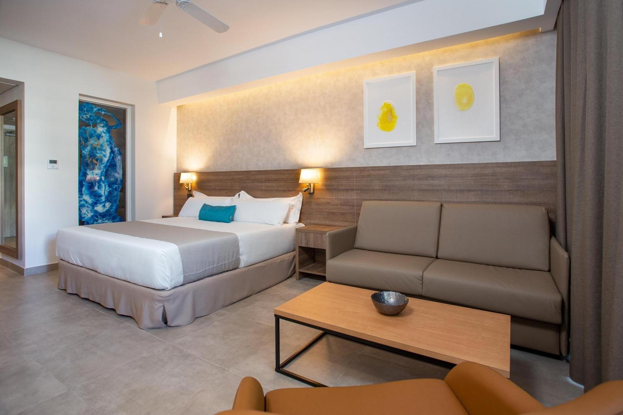 Serenade Punta Cana Beach & Spa Resort Exterior foto A room at the hotel