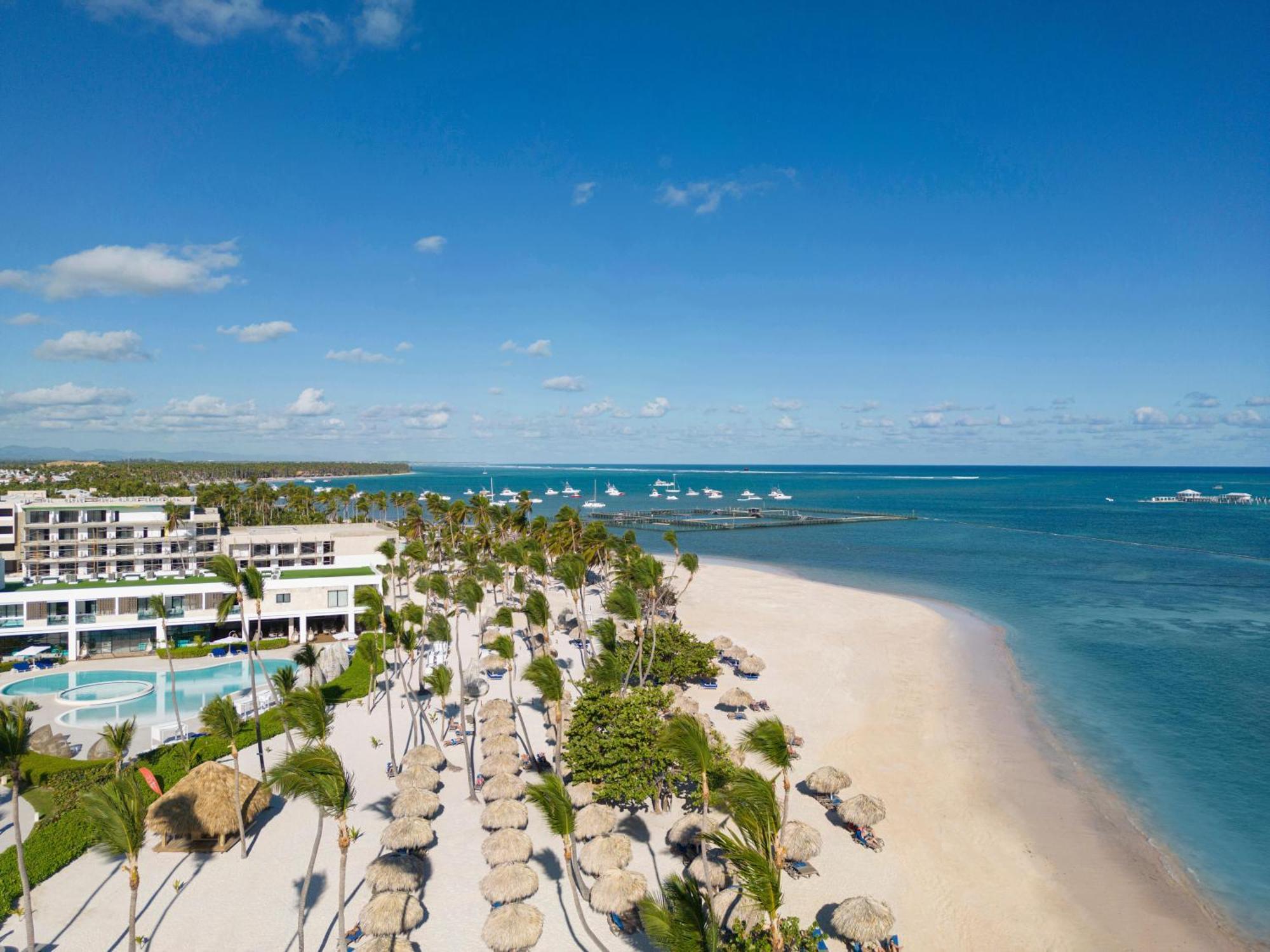 Serenade Punta Cana Beach & Spa Resort Exterior foto Aerial view of the beach at the Atlantis Paradise Island