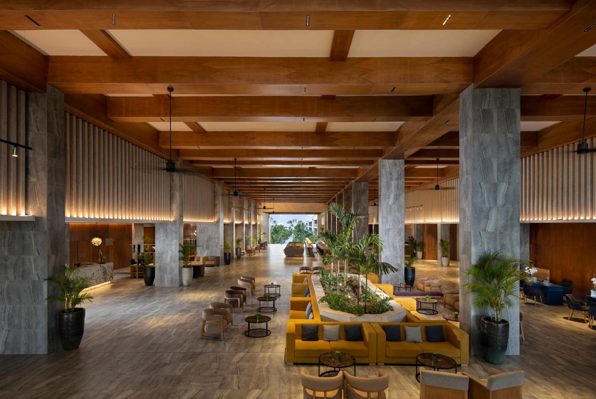 Serenade Punta Cana Beach & Spa Resort Exterior foto The lobby of the hotel